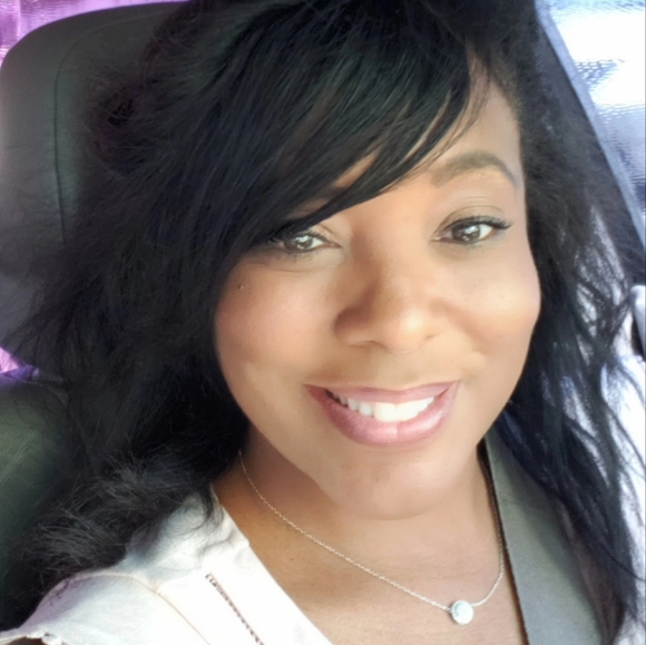 Meet your Posher, Vickie - Picture 2 of 2